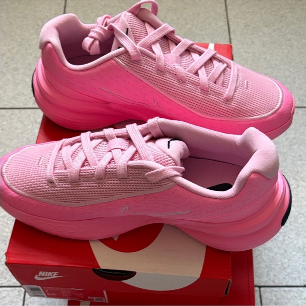 Nike women’s Uplift Pink Sneakers size 8 - Picture 7 of 7